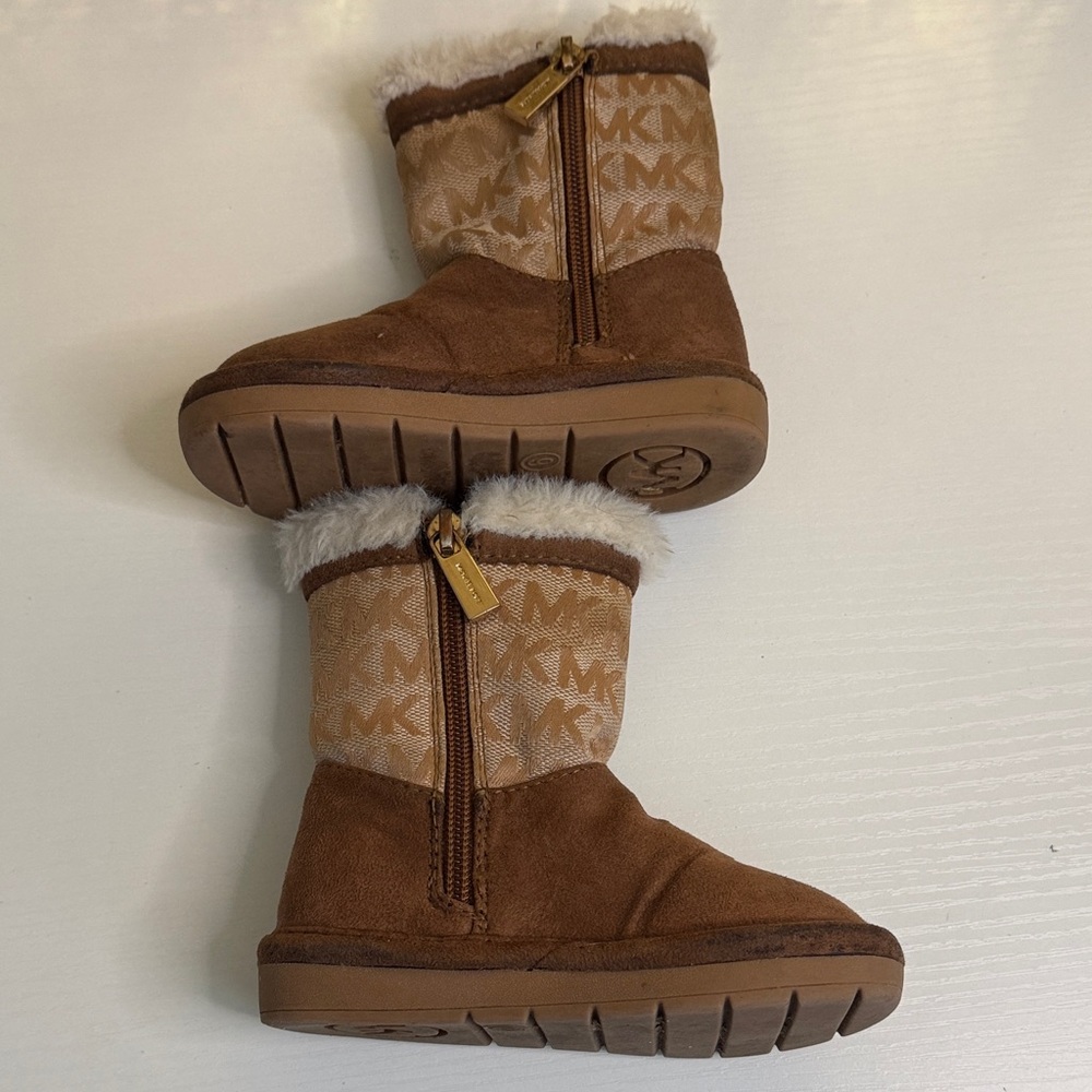 Michael Kors Yancy girl Toddler Suede Boots with Cream Fur - Picture 8 of 11
